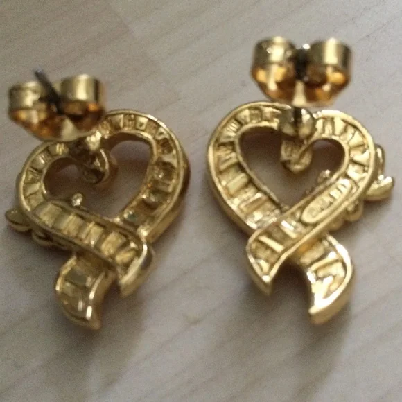 EUC Vintage Goldtone Rose/Pink Enamel Heart Earrings - Picture 4 of 4